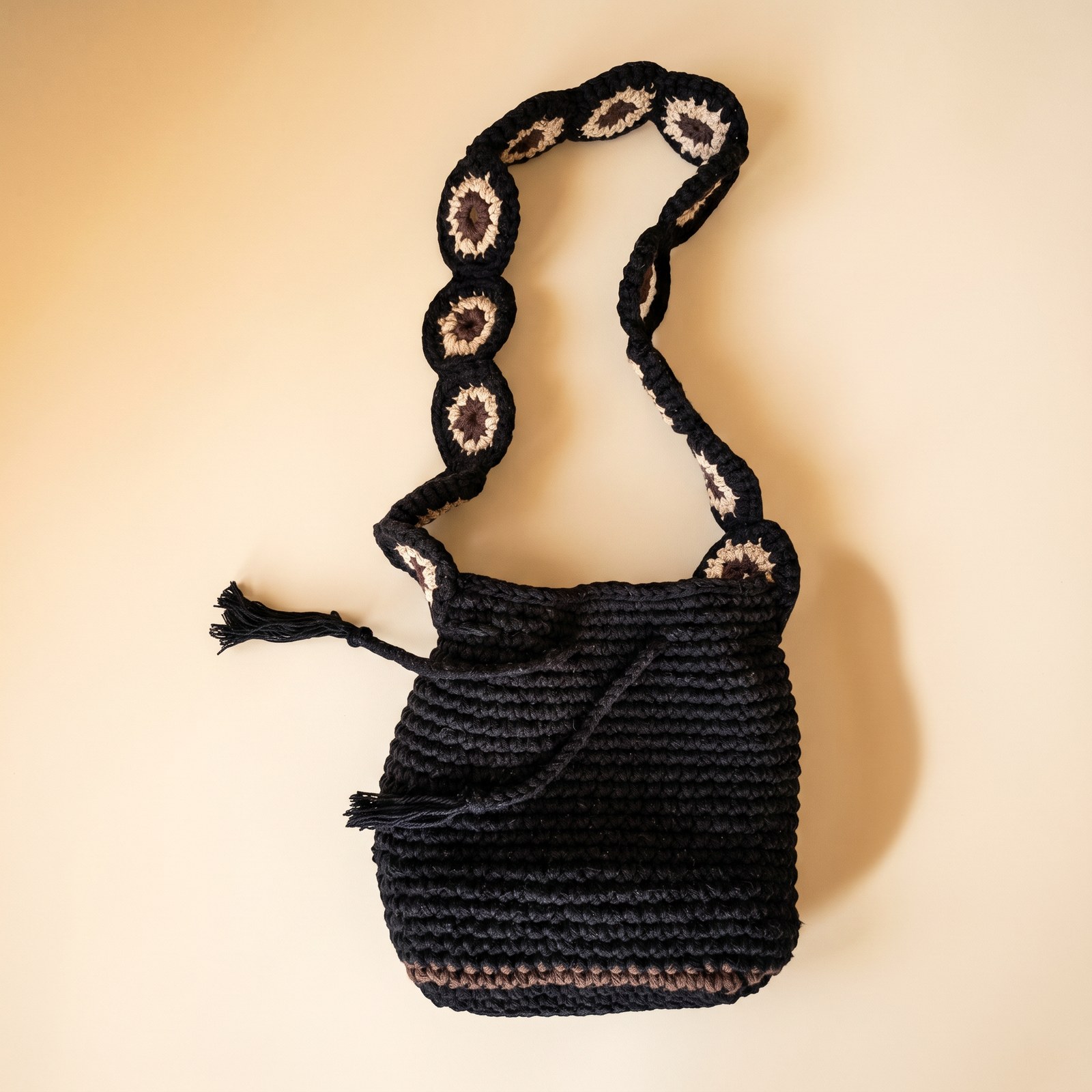 Bolsa Ojos de la Tierra · Negra · TUÁ